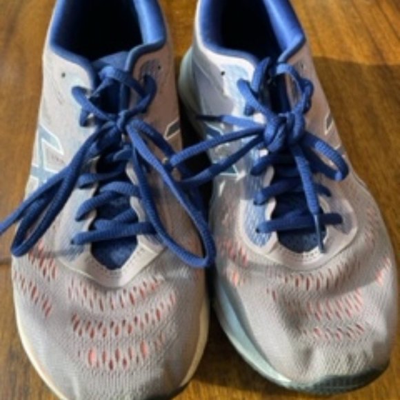 ASICS Running Shoes- Womens 8.5 - Picture 2 of 4